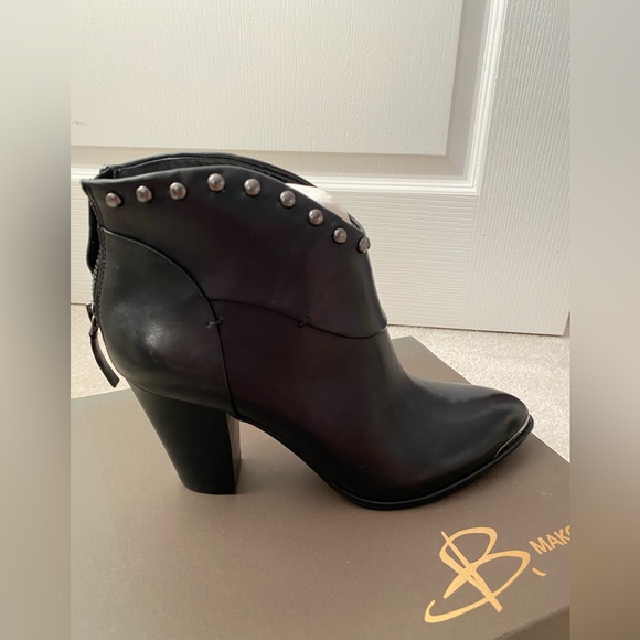 B. Makowsky Leather Ankle Boots. Black size 7.5 - Picture 6 of 8